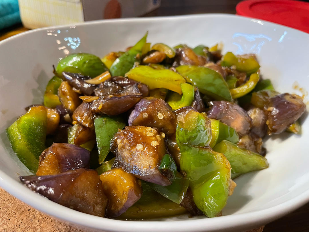 红烧茄子（佐西红柿尖椒）