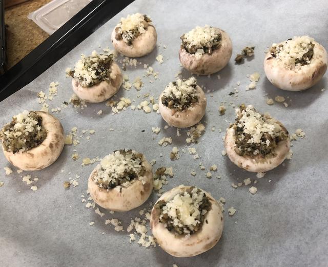 芝士青酱焗蘑菇|Baked cheesy mushroom with pesto sauce 芝士青酱焗蘑菇|Baked cheesy mushroom with pesto sauce