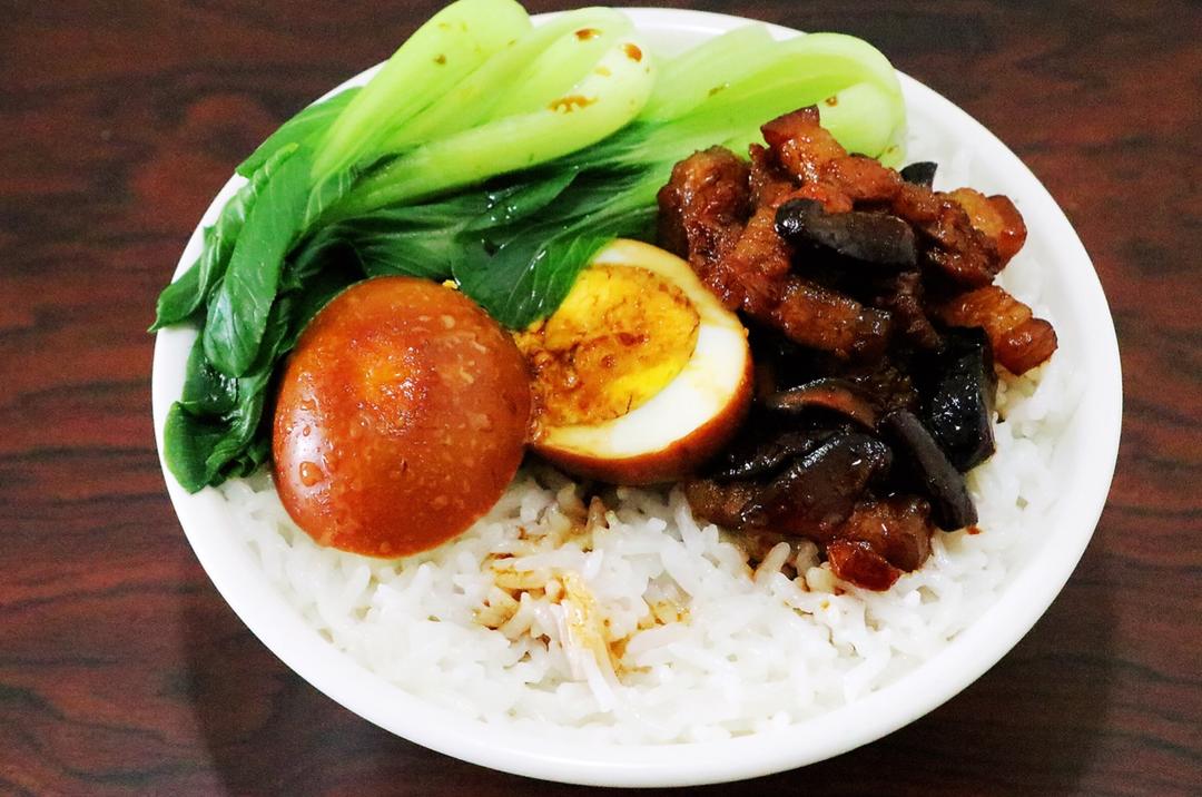 洋葱酥卤肉饭