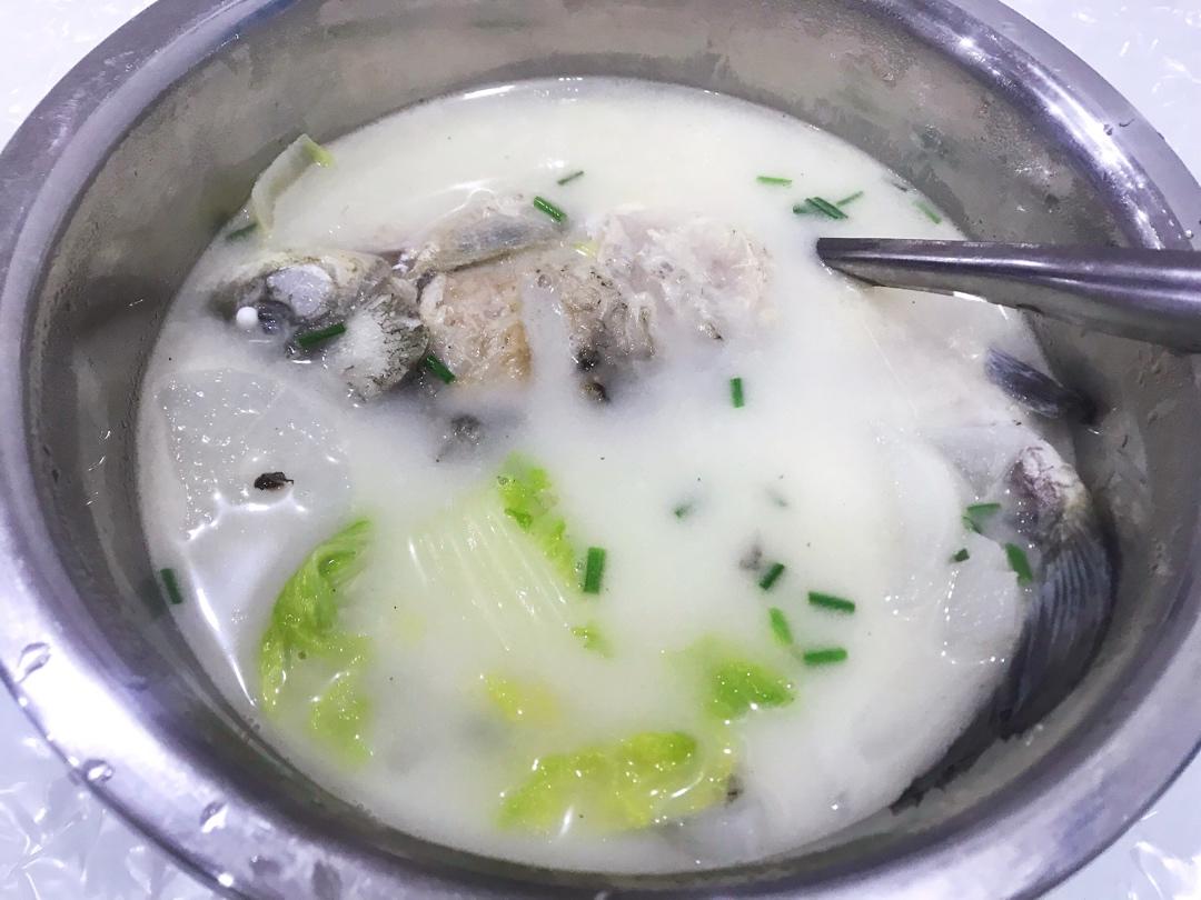 鲫鱼萝卜汤