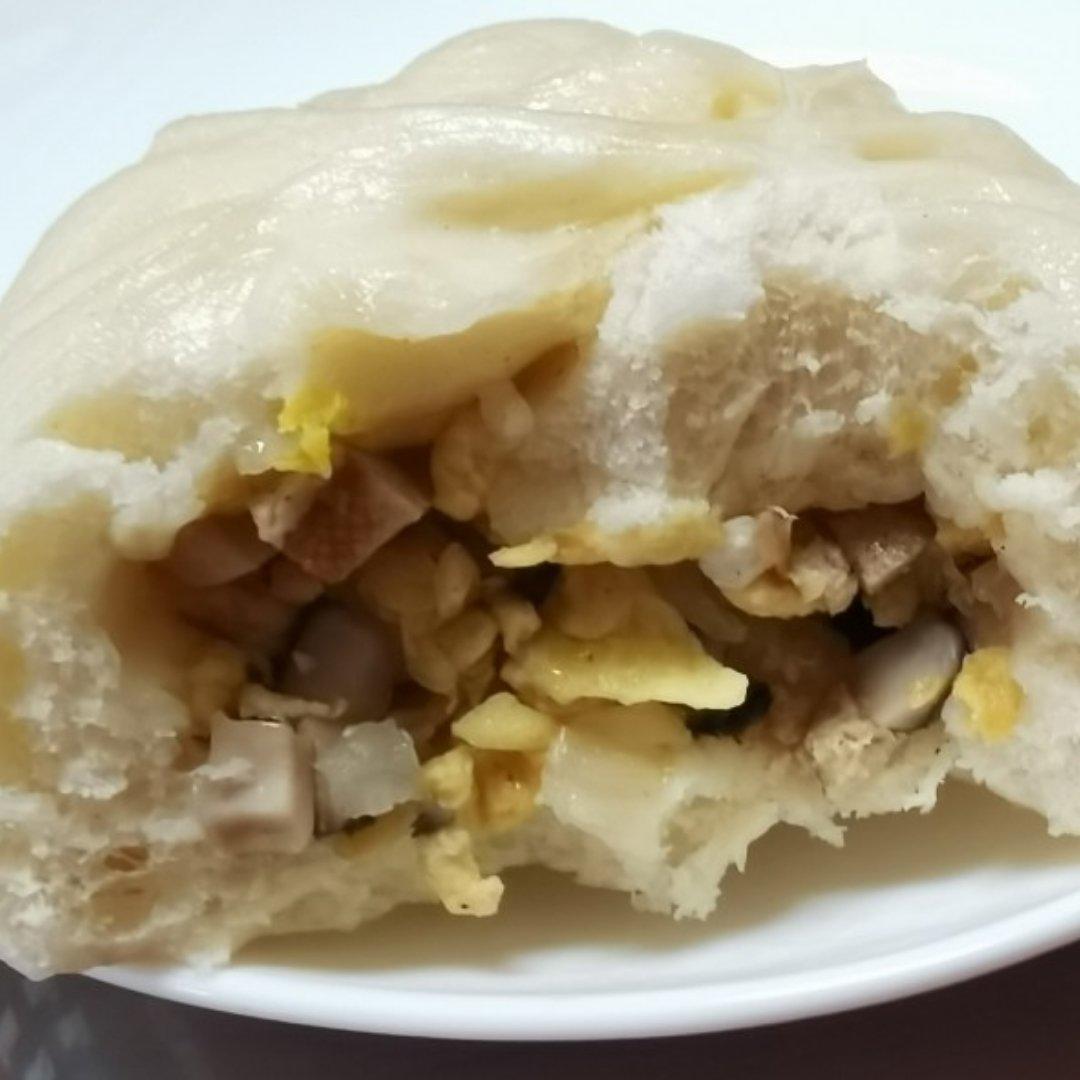 碧绿的香菇菜包子