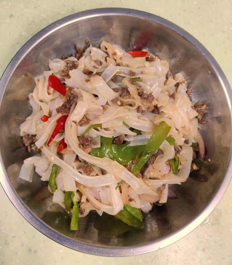 路边摊的炒河粉