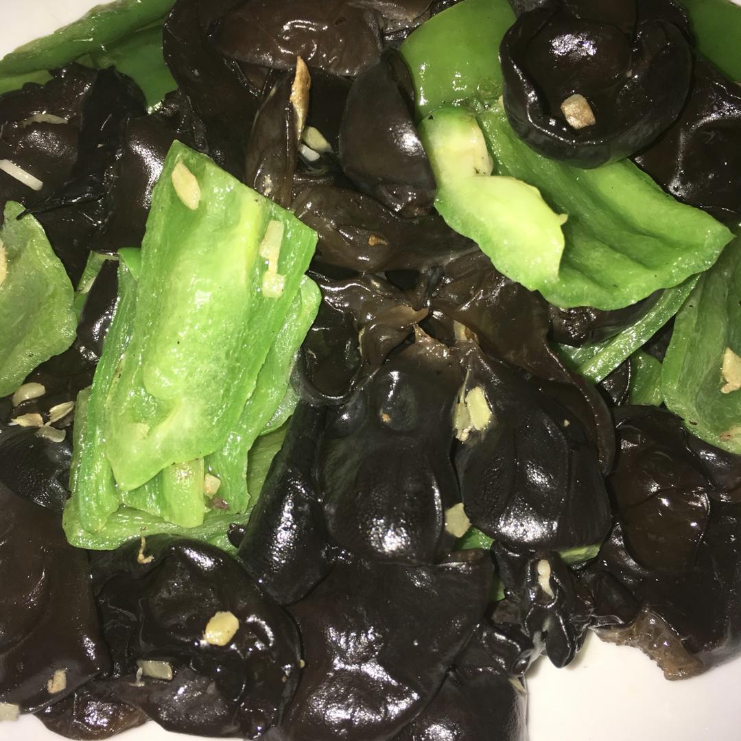 木耳炒青椒