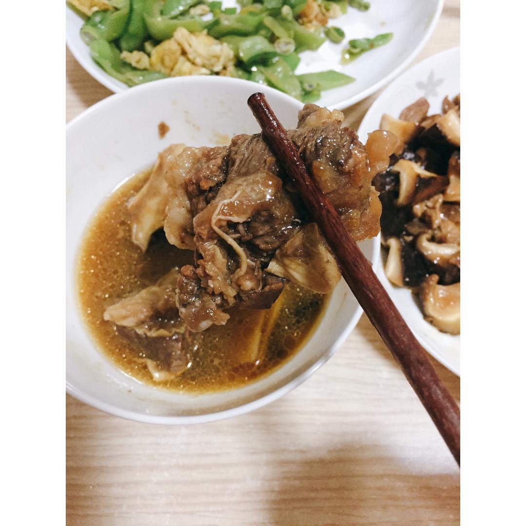 广式萝卜牛腩煲