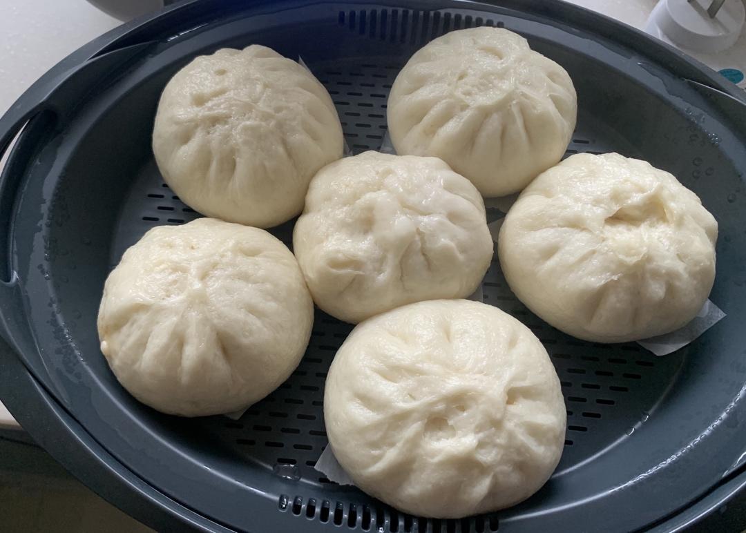 松软多汁的肉包子
