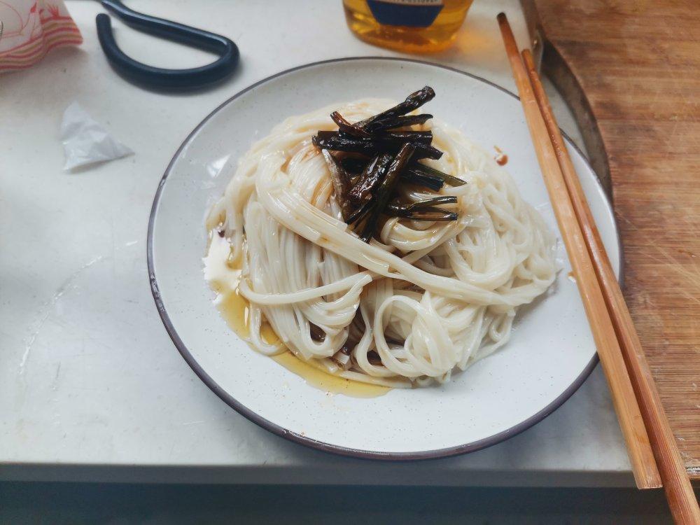 10分钟搞定的一碗葱油拌面