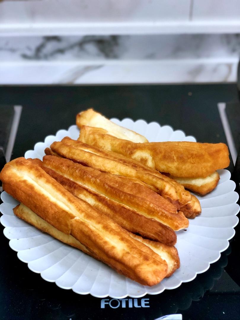 家庭版松脆油条，漂亮的大孔洞，完全不输早餐铺~~