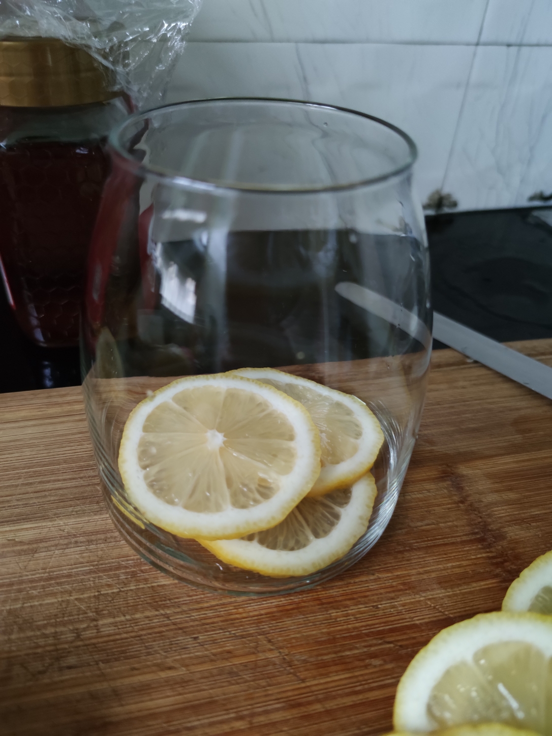 🔥✅简单好喝自制蜂蜜柠檬水（茶）的做法 步骤4