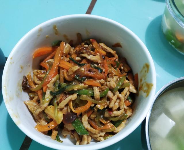 〔少油版鱼香肉丝〕只需要一点点油也可以做鱼香肉丝的做法