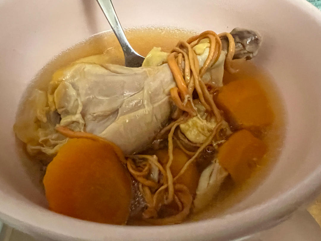 虫草花元贝胡萝卜煲鸡汤