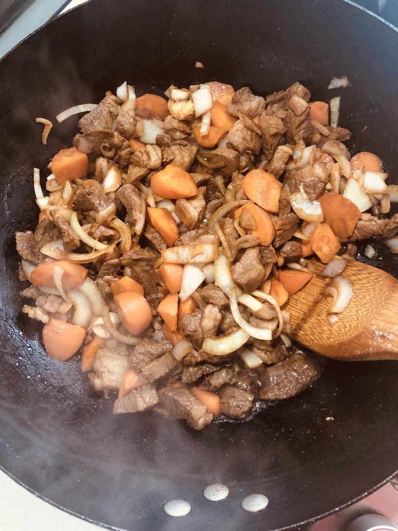 手抓羊肉饭