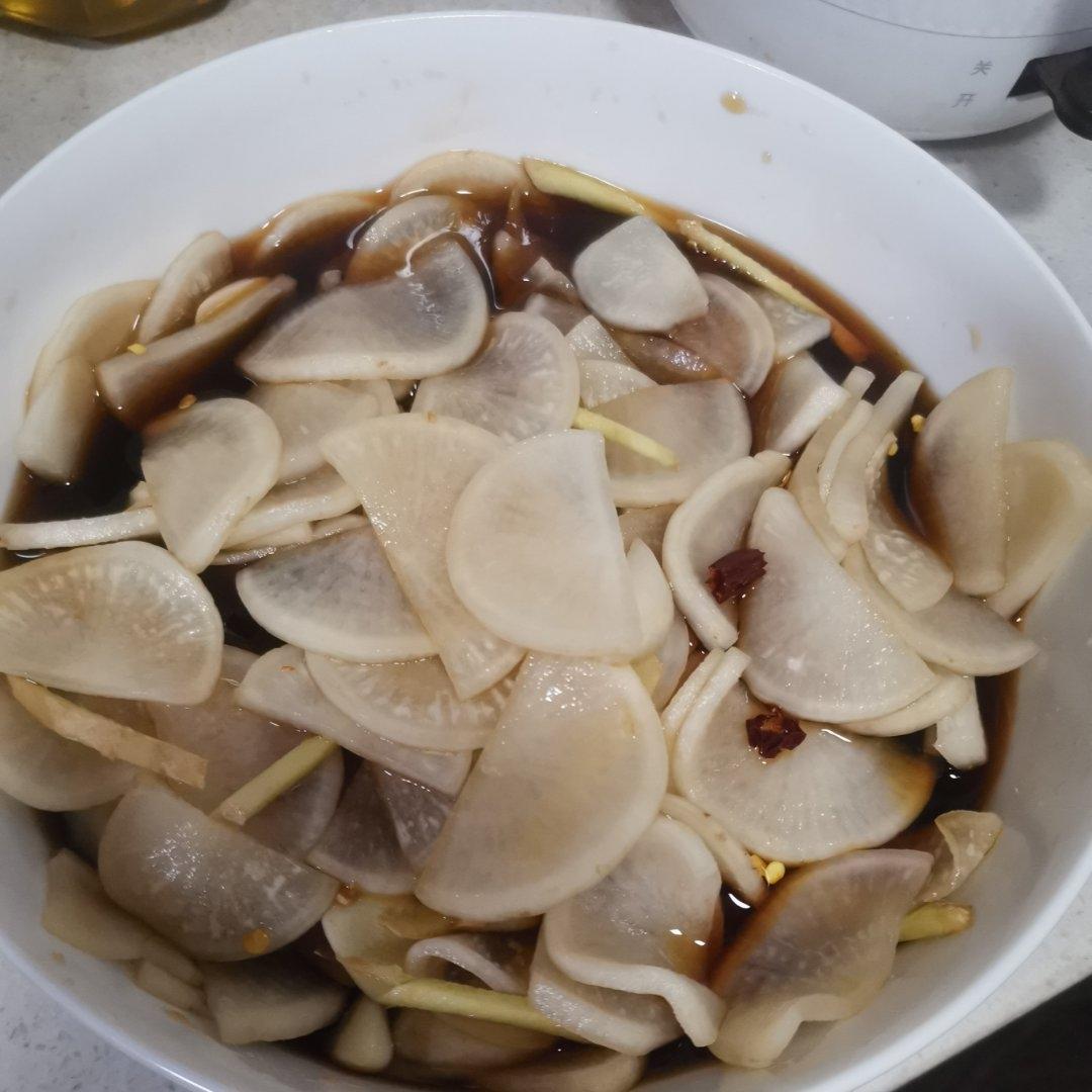 腌白萝卜开胃菜