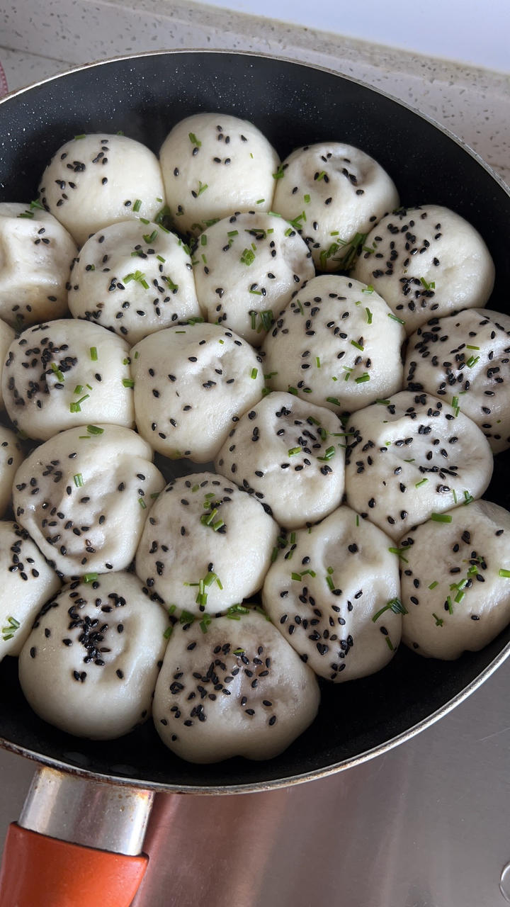 芝麻香葱虾仁生煎包