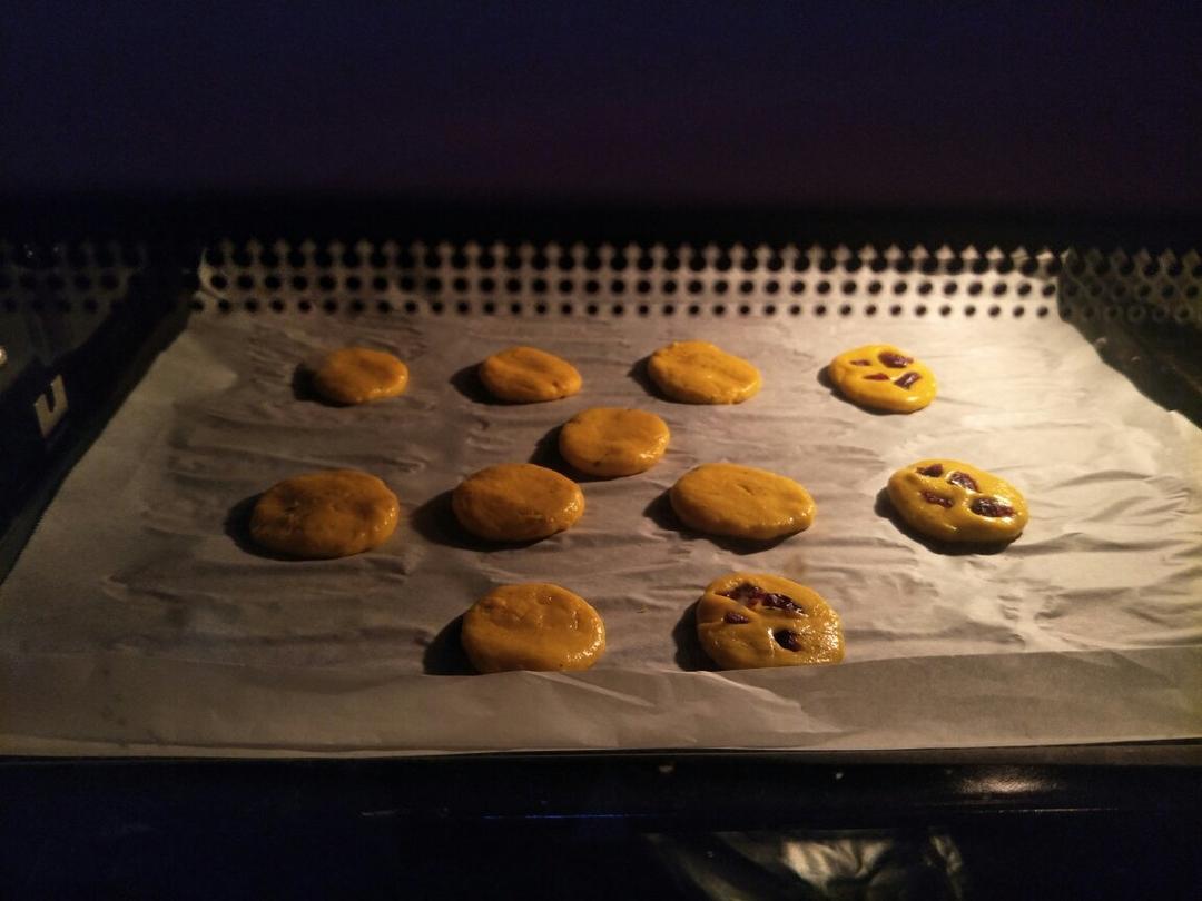 蛋黄米粉小圆饼 宝宝辅食食谱