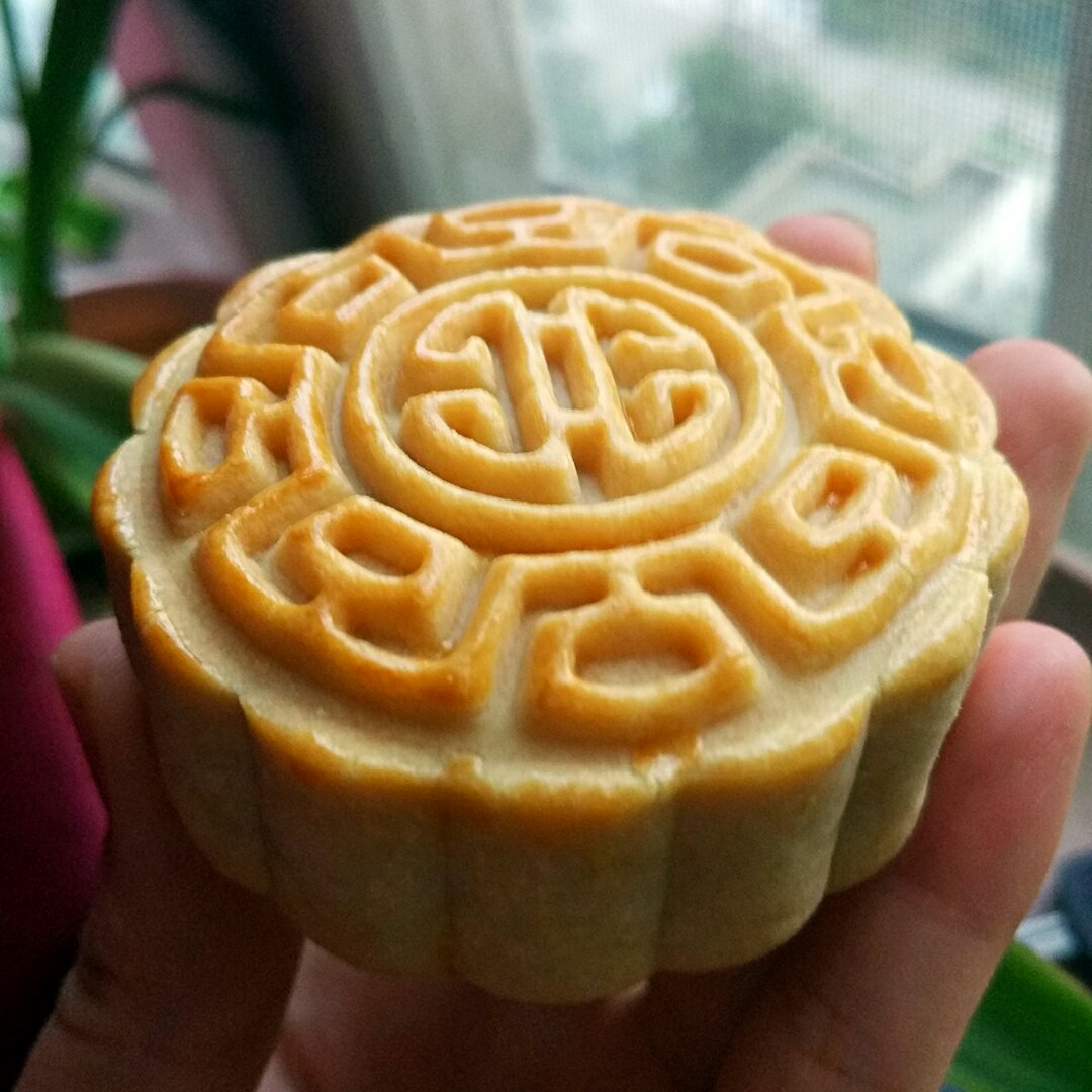 广式月饼—蛋黄莲蓉月饼