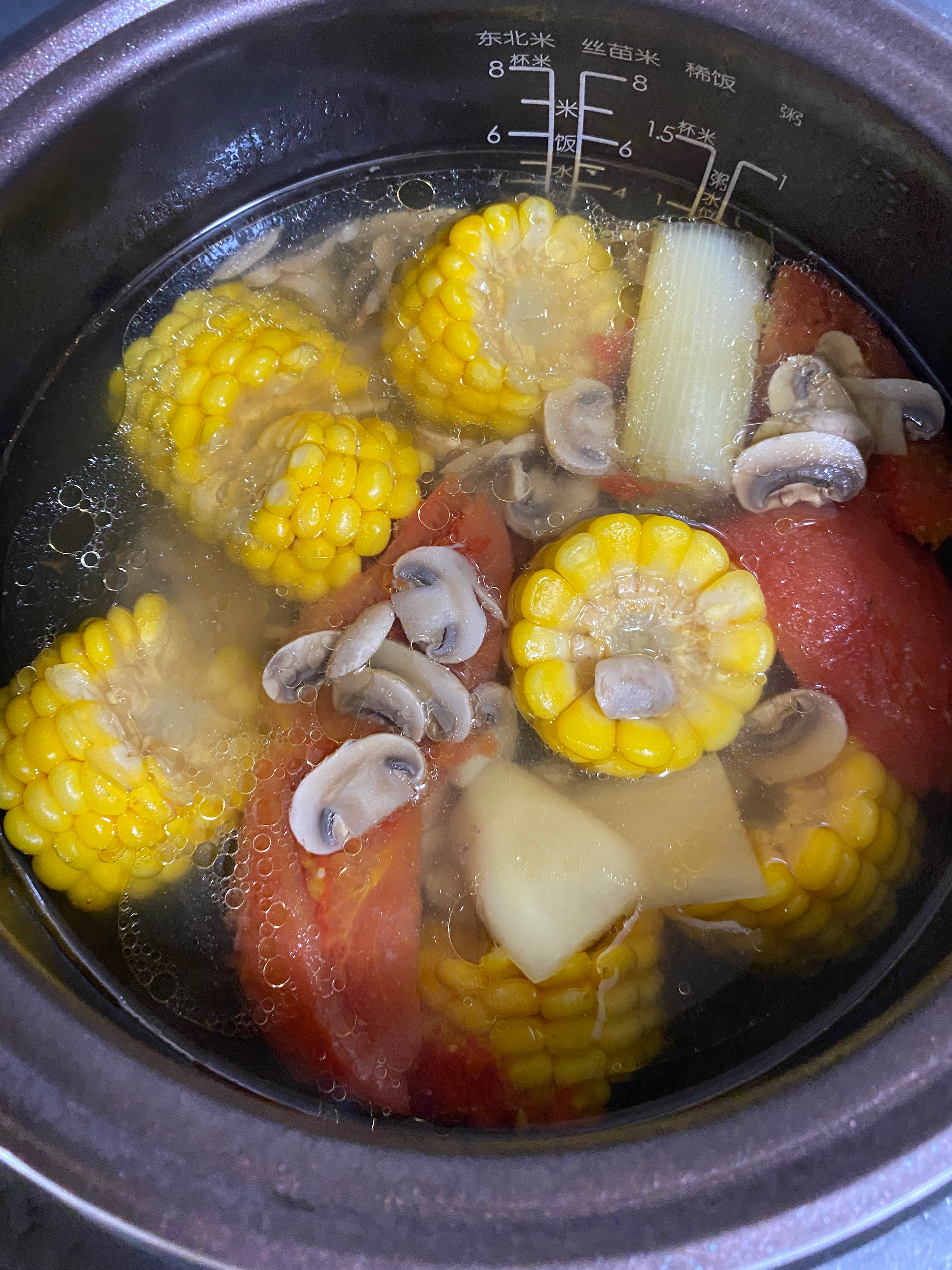排骨玉米番茄蘑菇汤