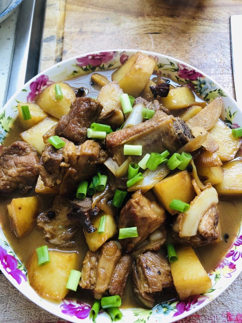 土豆烧排骨
