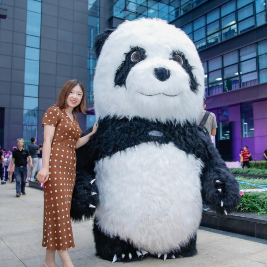 大口吃饭的波