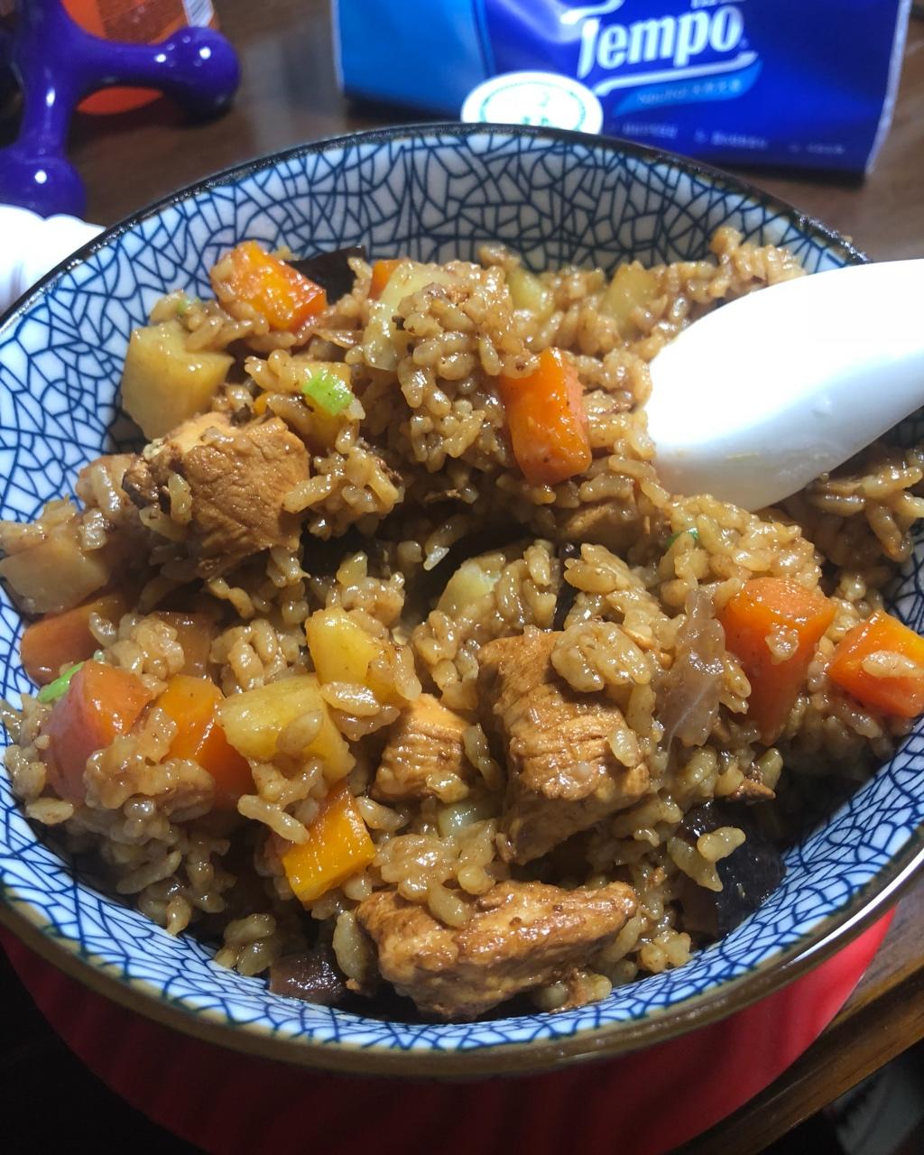 【香菇鸡肉焖饭】