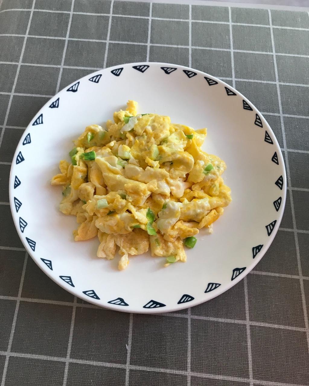 杪杪林做的葱花炒鸡蛋