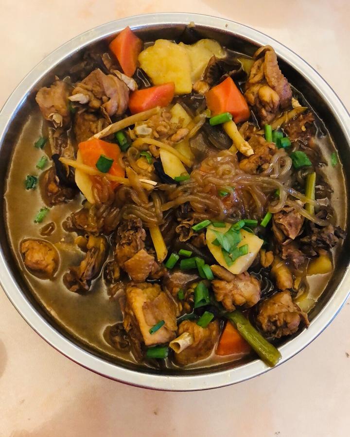 我的耳朵会动啊做的小鸡蘑菇炖粉条