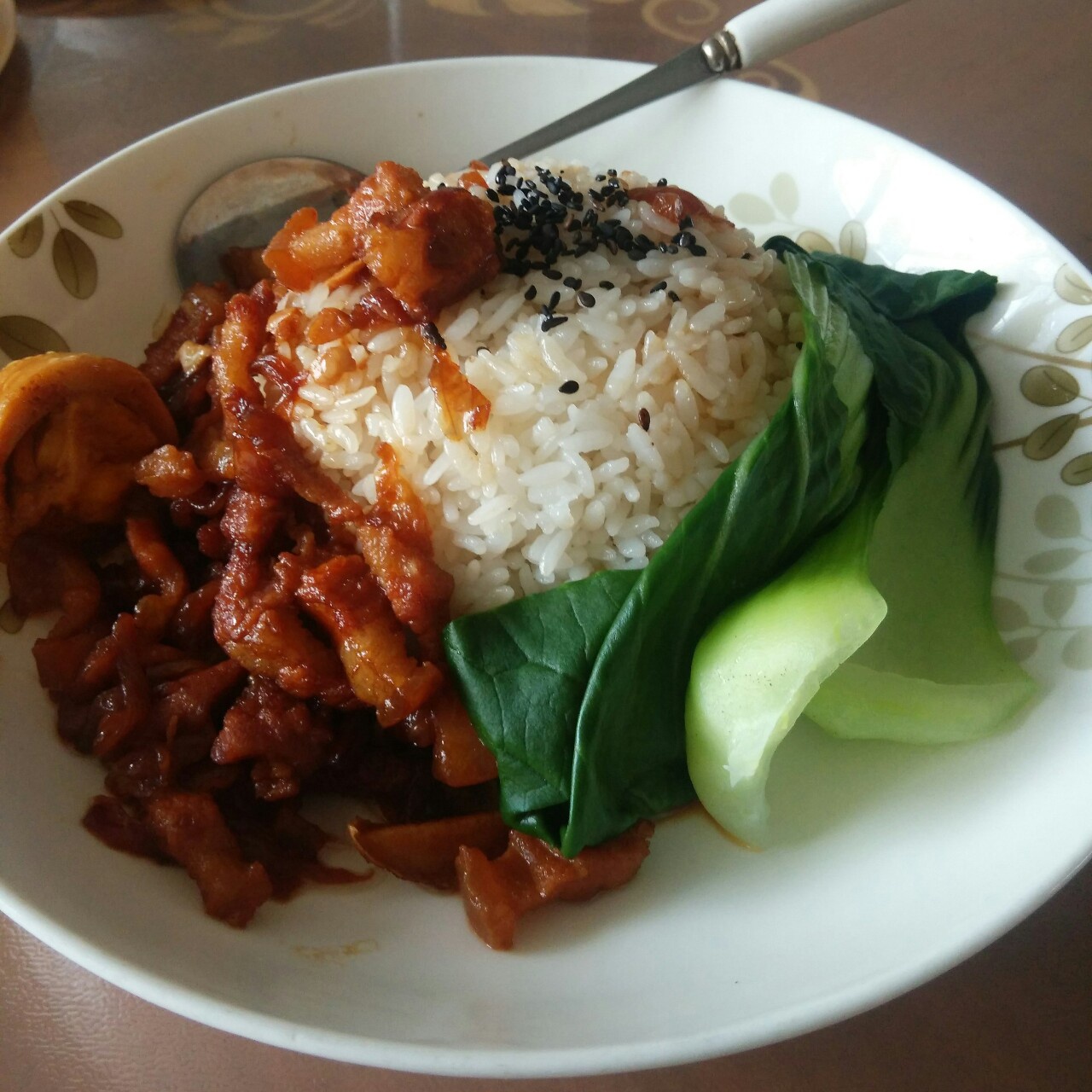 洋葱酥卤肉饭