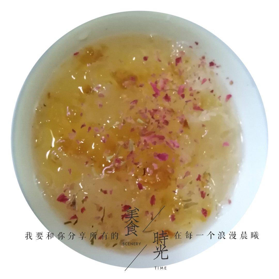 桃胶银耳红枣羹