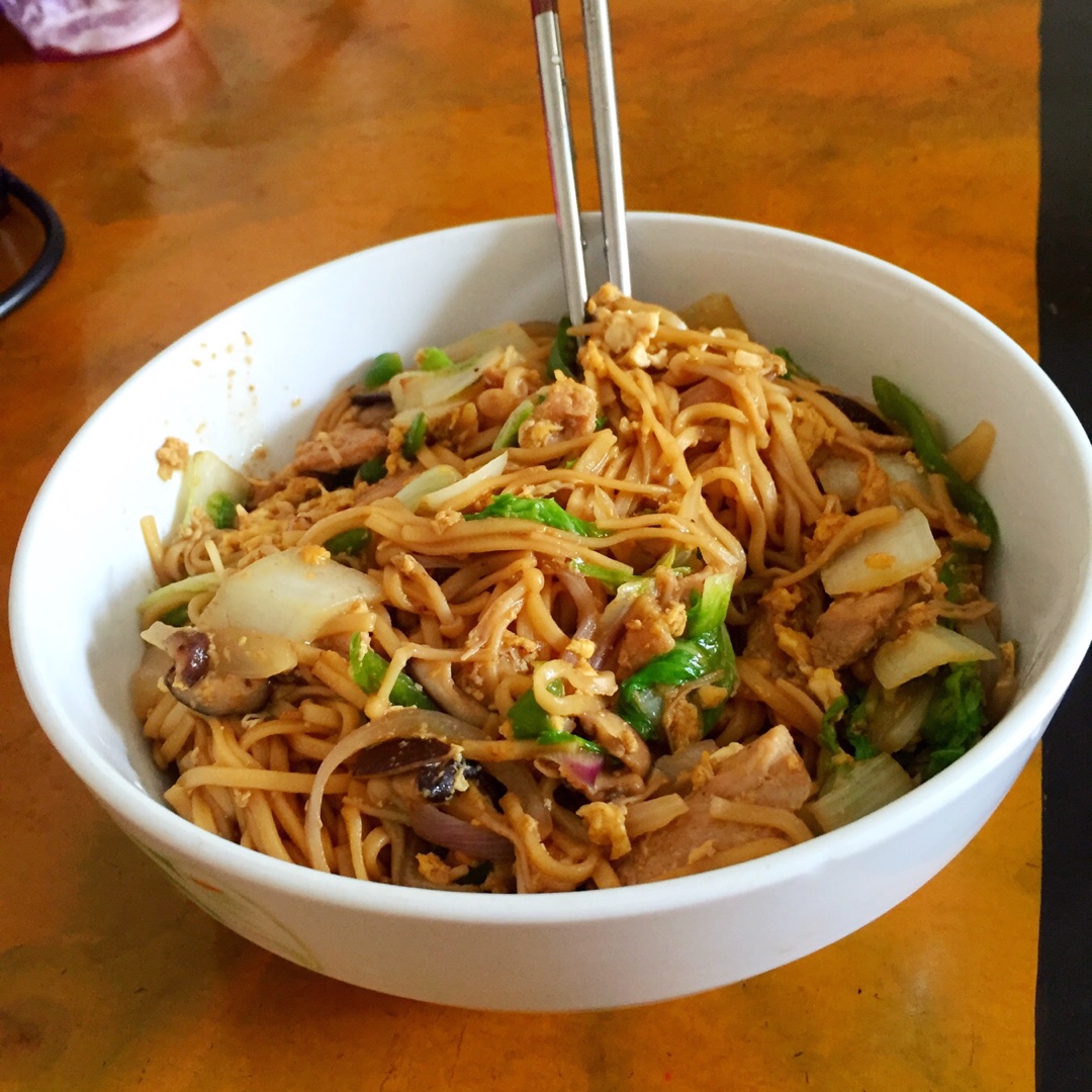 家常炒面：簡單、快捷，美味。