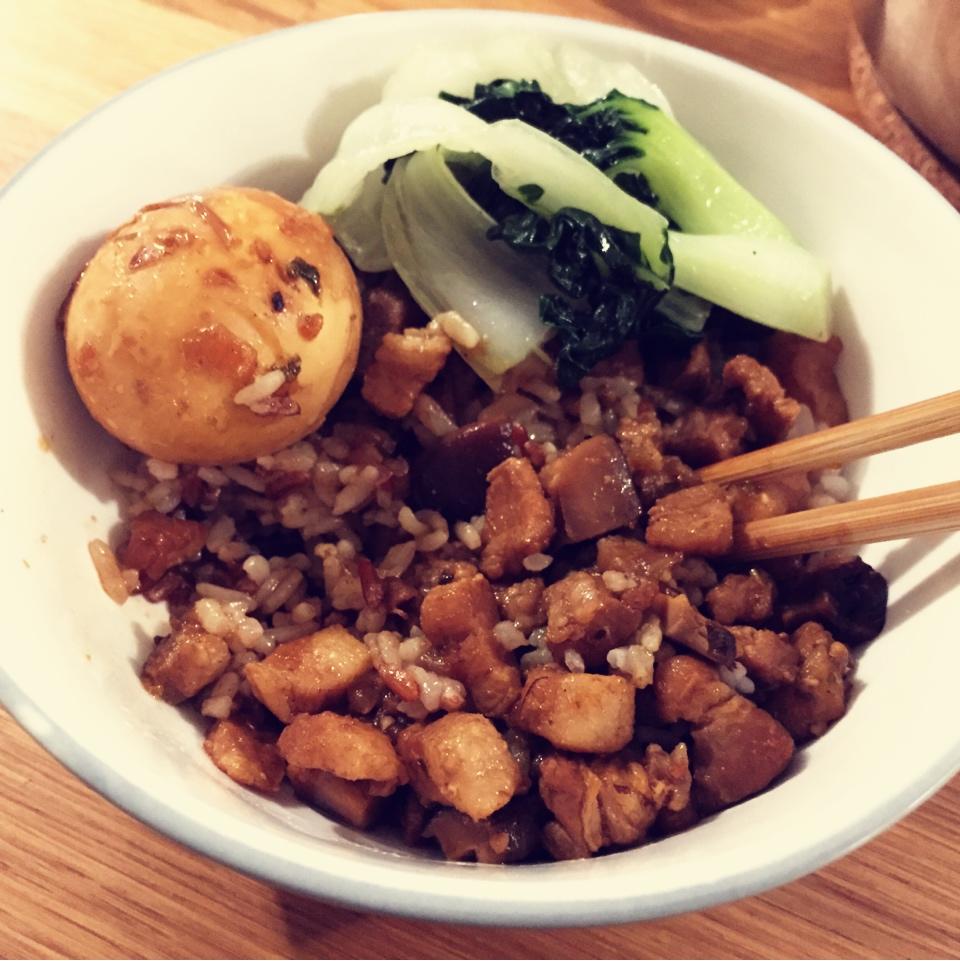 洋葱酥卤肉饭