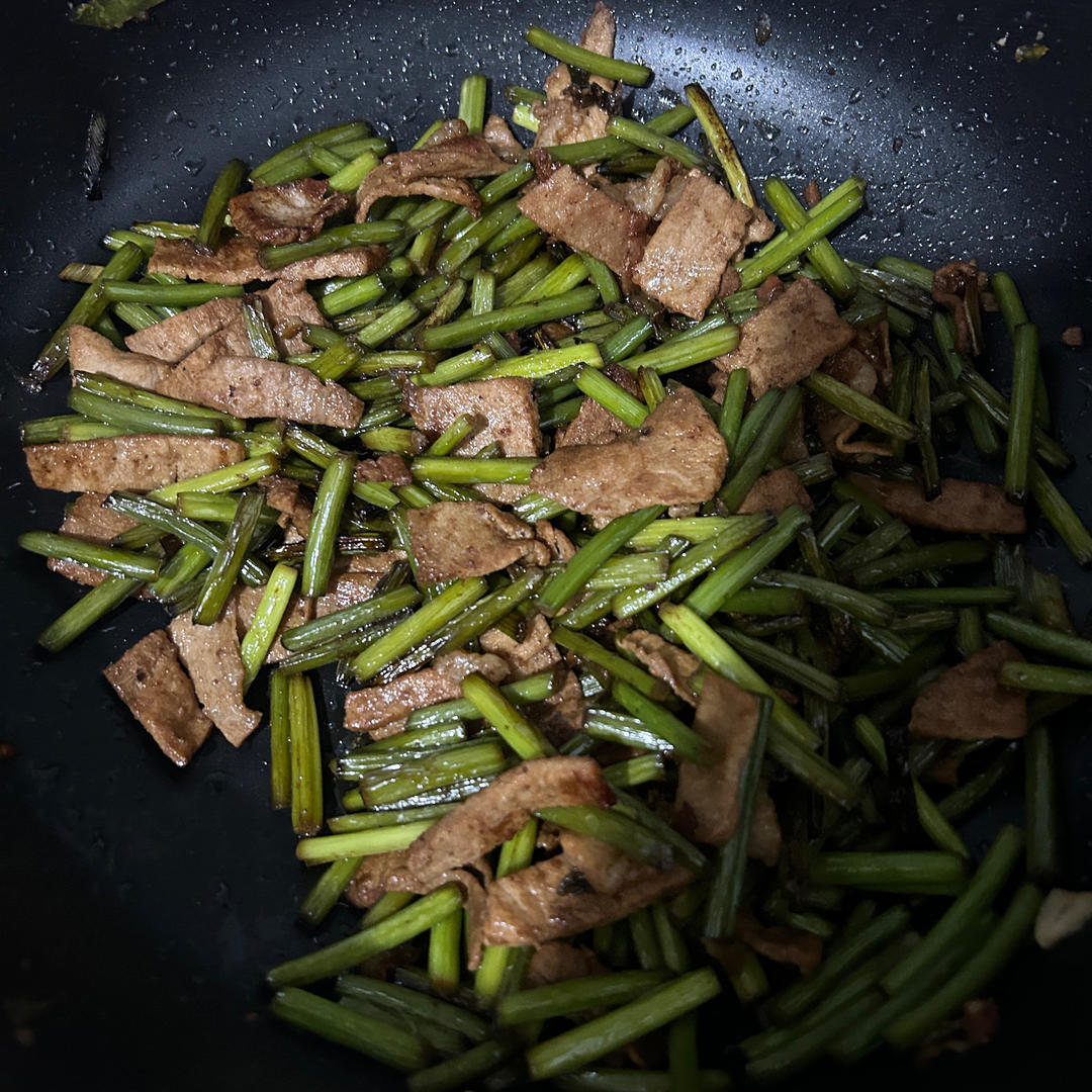 做法简单又下饭的炒蒜苔❗️