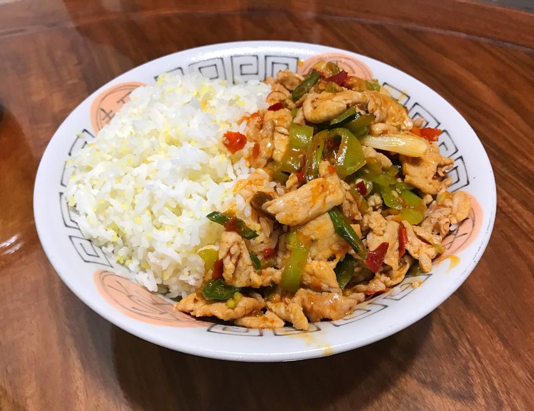 辣椒炒肉盖饭