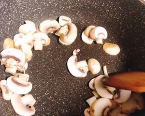 宝宝白蘑菇丸子汤的做法 步骤4