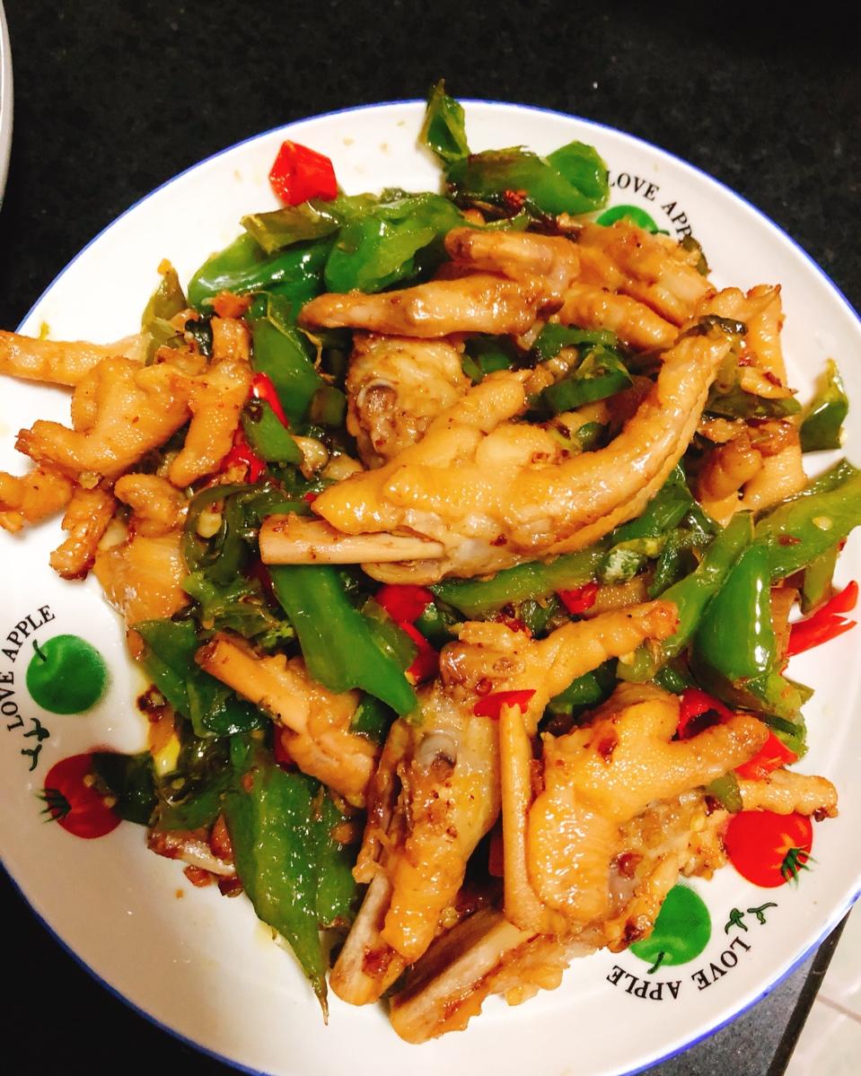 辣椒块炒鸡爪块