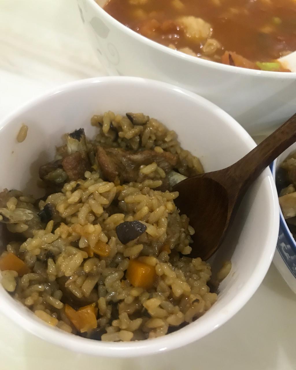 喷香排骨焖饭（爆好吃）