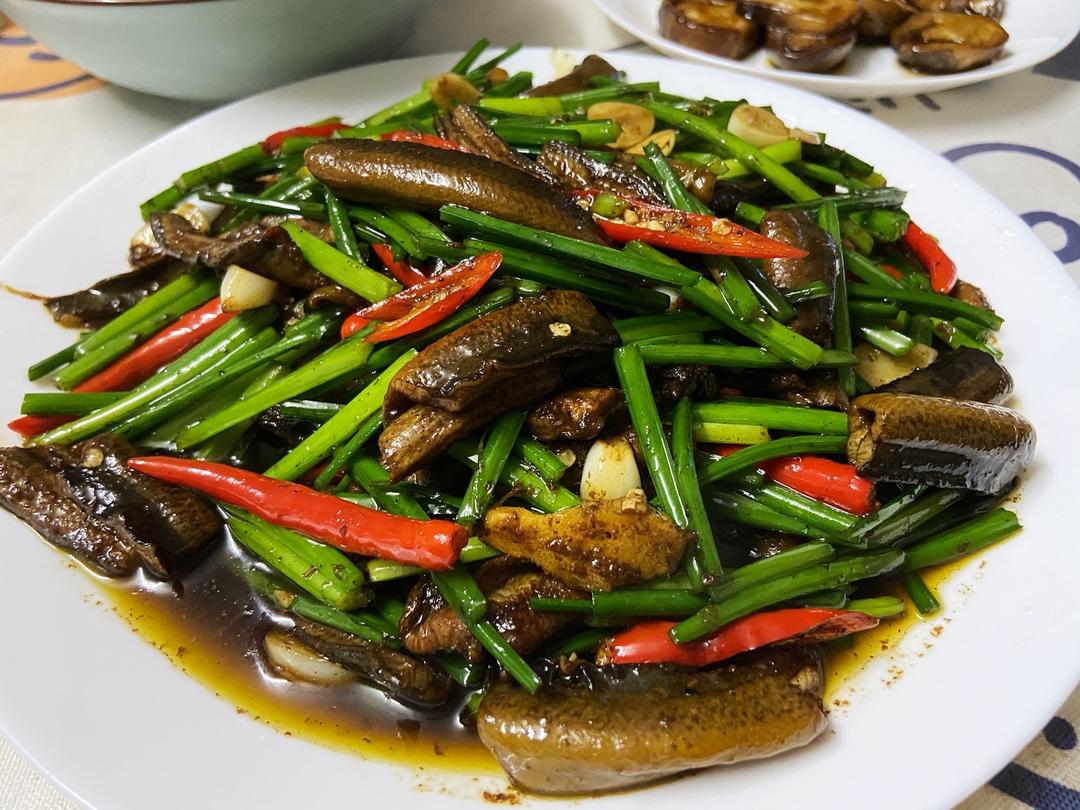 韭菜花炒鳝鱼的做法