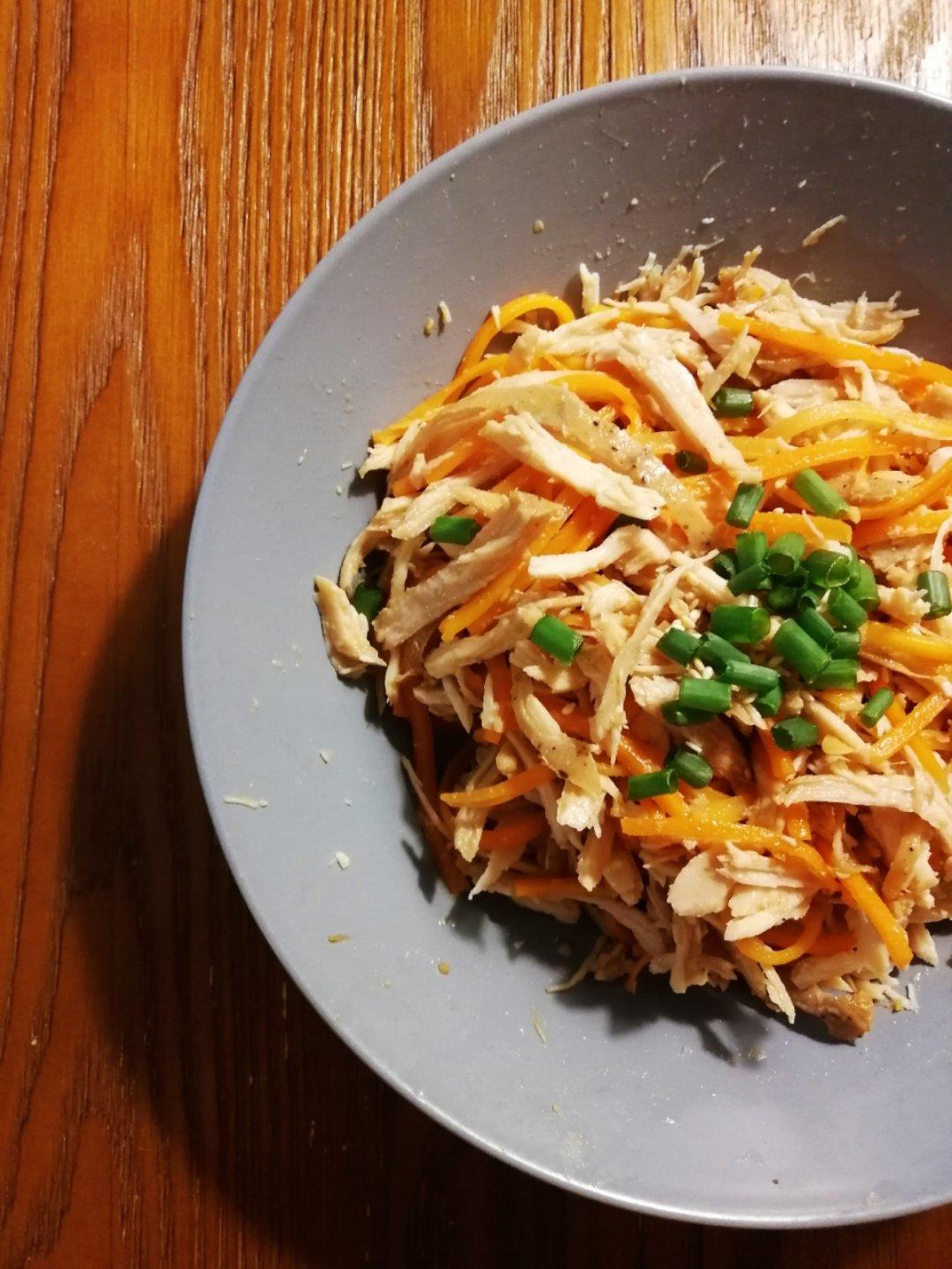 凉拌鸡丝（爽口低脂鸡胸肉）