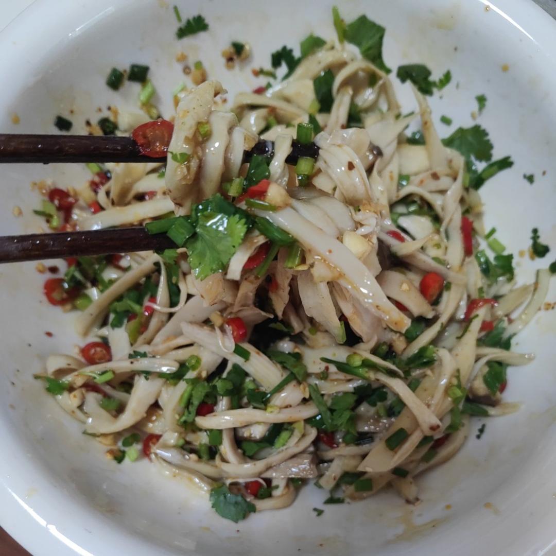 比肉还好吃的【手撕凉拌杏鲍菇】，上桌扫光光