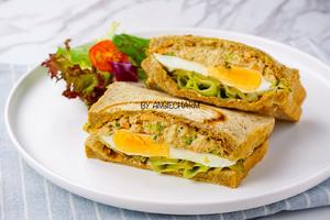 金枪鱼沙拉鸡蛋三明治的做法 步骤10