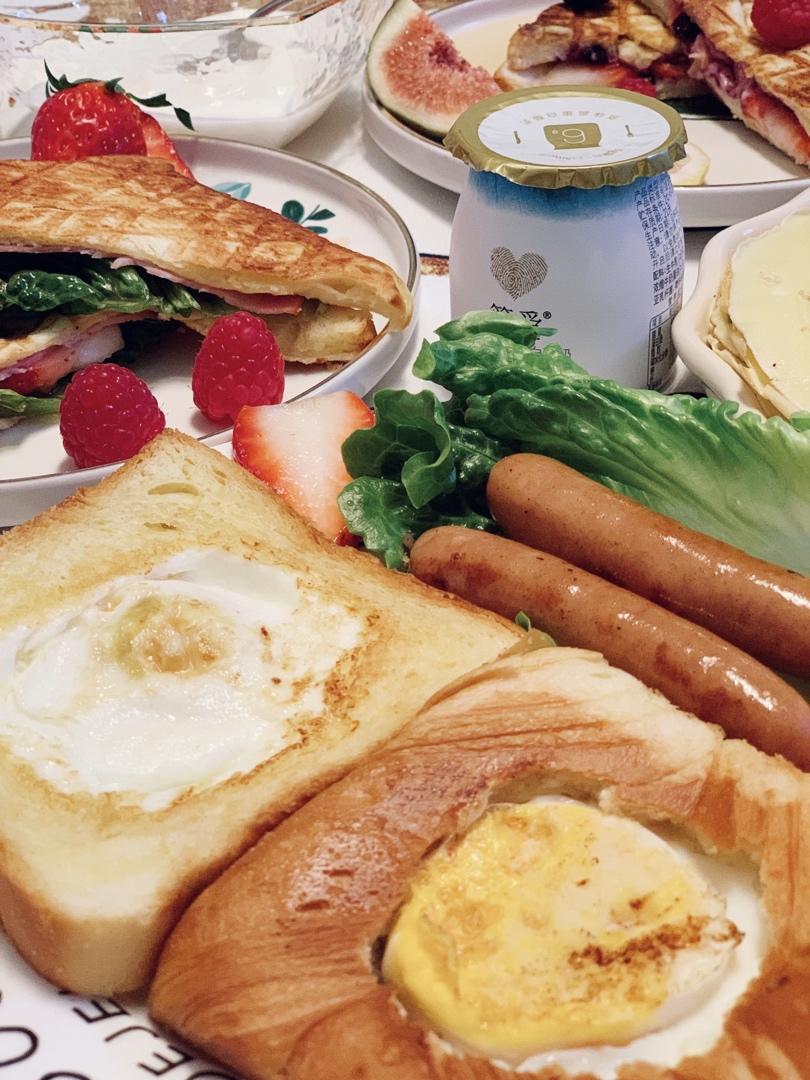 土司煎蛋 Egg-in-a-hole