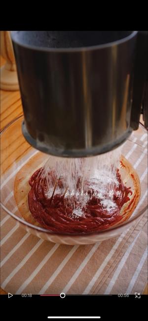 红丝绒酸奶蛋糕卷的做法 步骤3