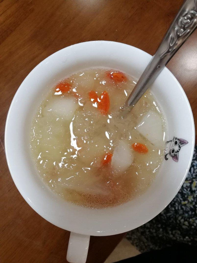 冰糖银耳梨汤 自来卷小姐ww做的冰糖银耳梨汤 自来