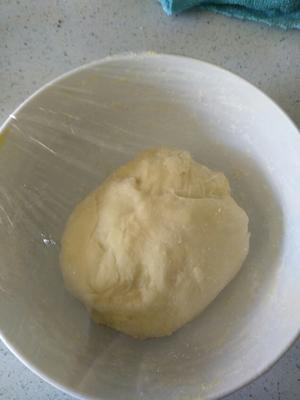 红豆沙面包圈的做法 步骤1