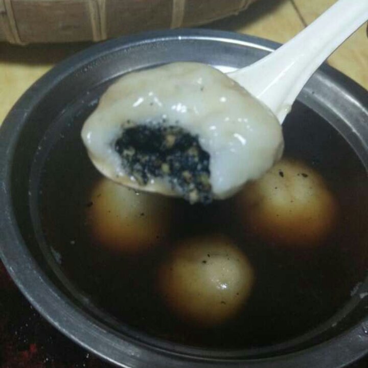 黑芝麻汤圆