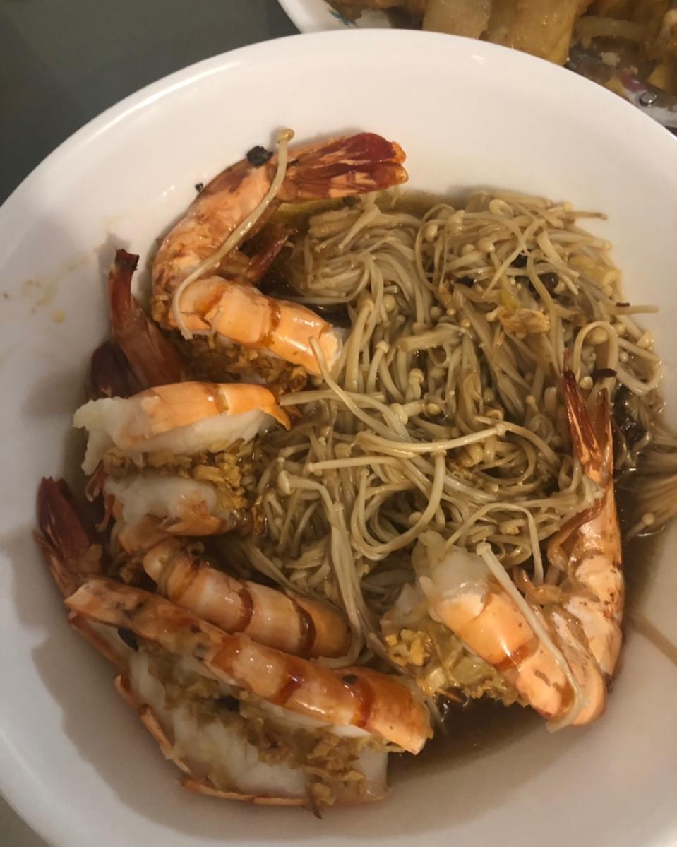 蒜蓉金针菇烤花蛤虾