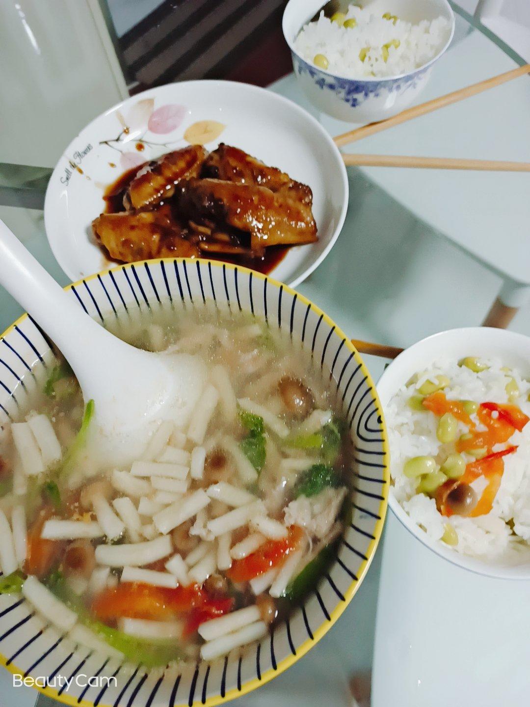 鲜掉眉毛的菌菇豆腐汤