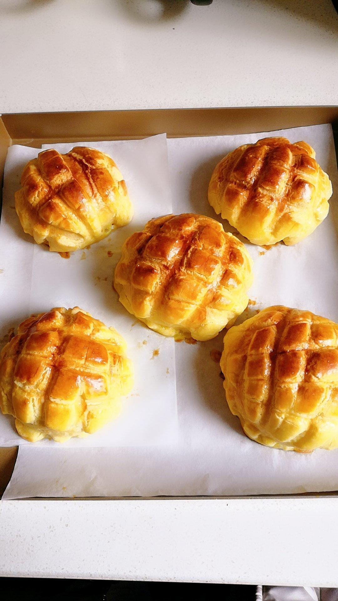 好吃到炸裂的港式菠萝包（附带制作酥皮的小视频）