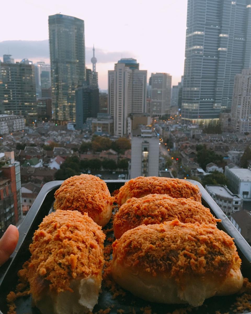 里松外松肉松面包