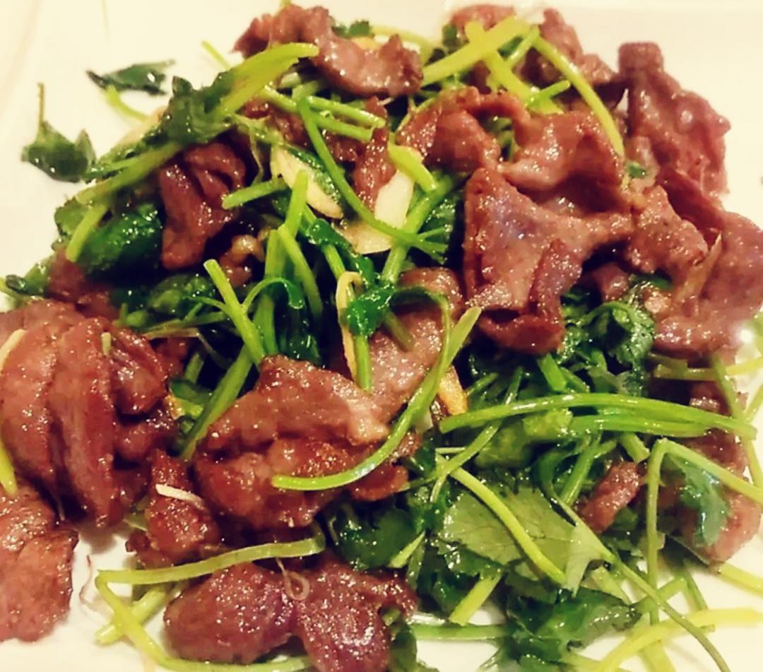 超下饭的芹菜炒牛肉