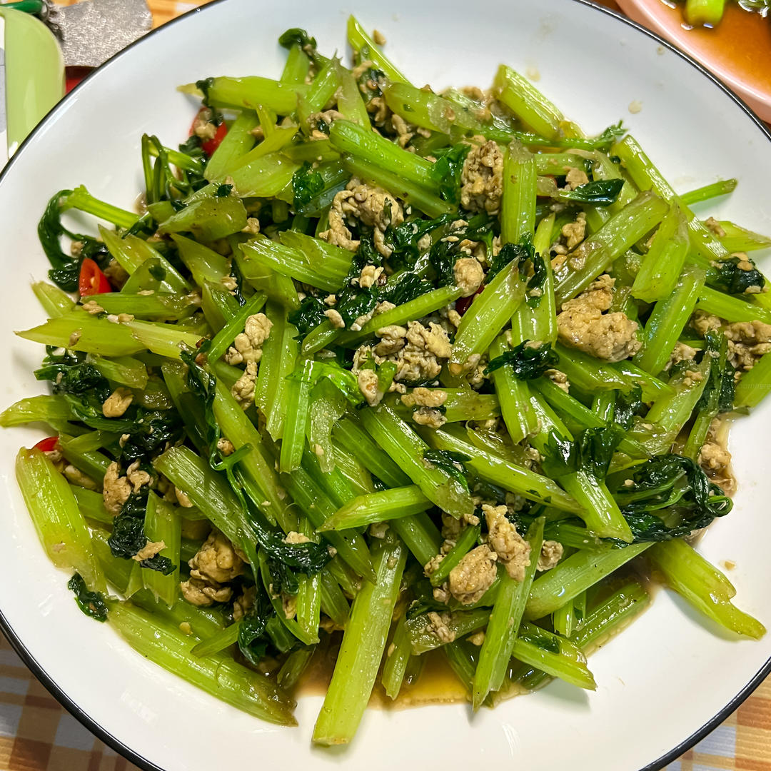 芹菜炒鸡蛋