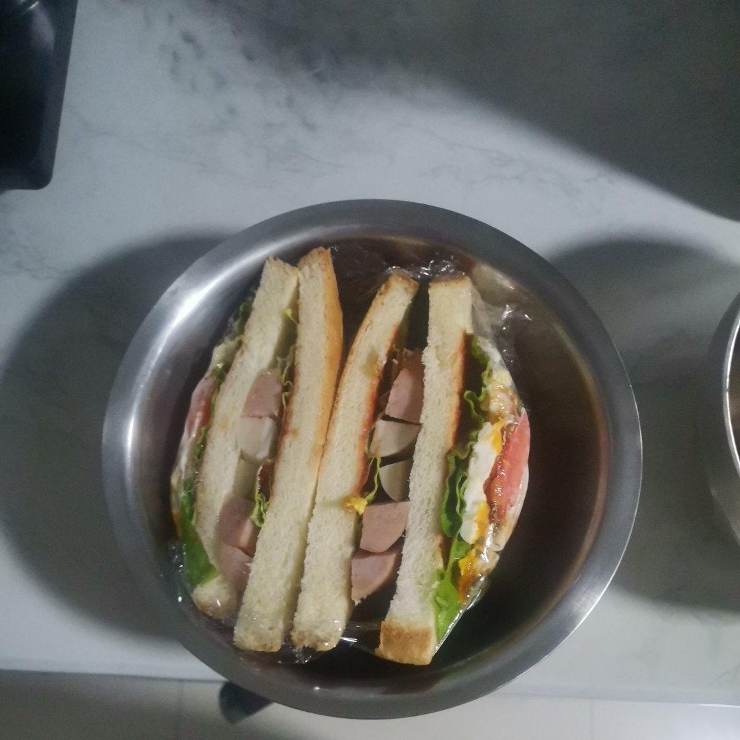 鸡蛋火腿三文治